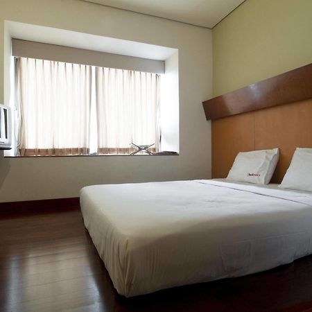 Hotel Reddoorz @ Gegerkalong Girang Bandung Esterno foto