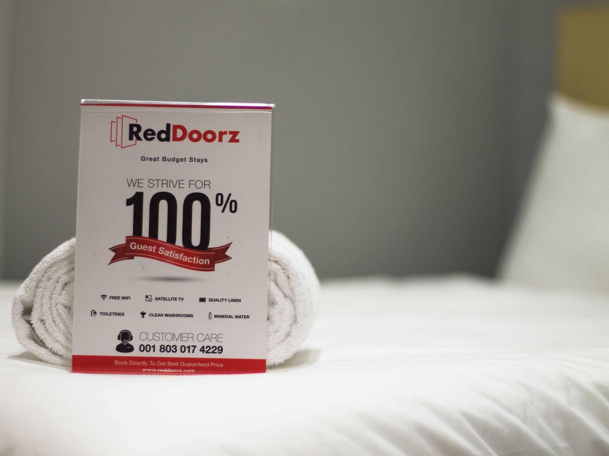 Hotel Reddoorz @ Gegerkalong Girang Bandung Esterno foto