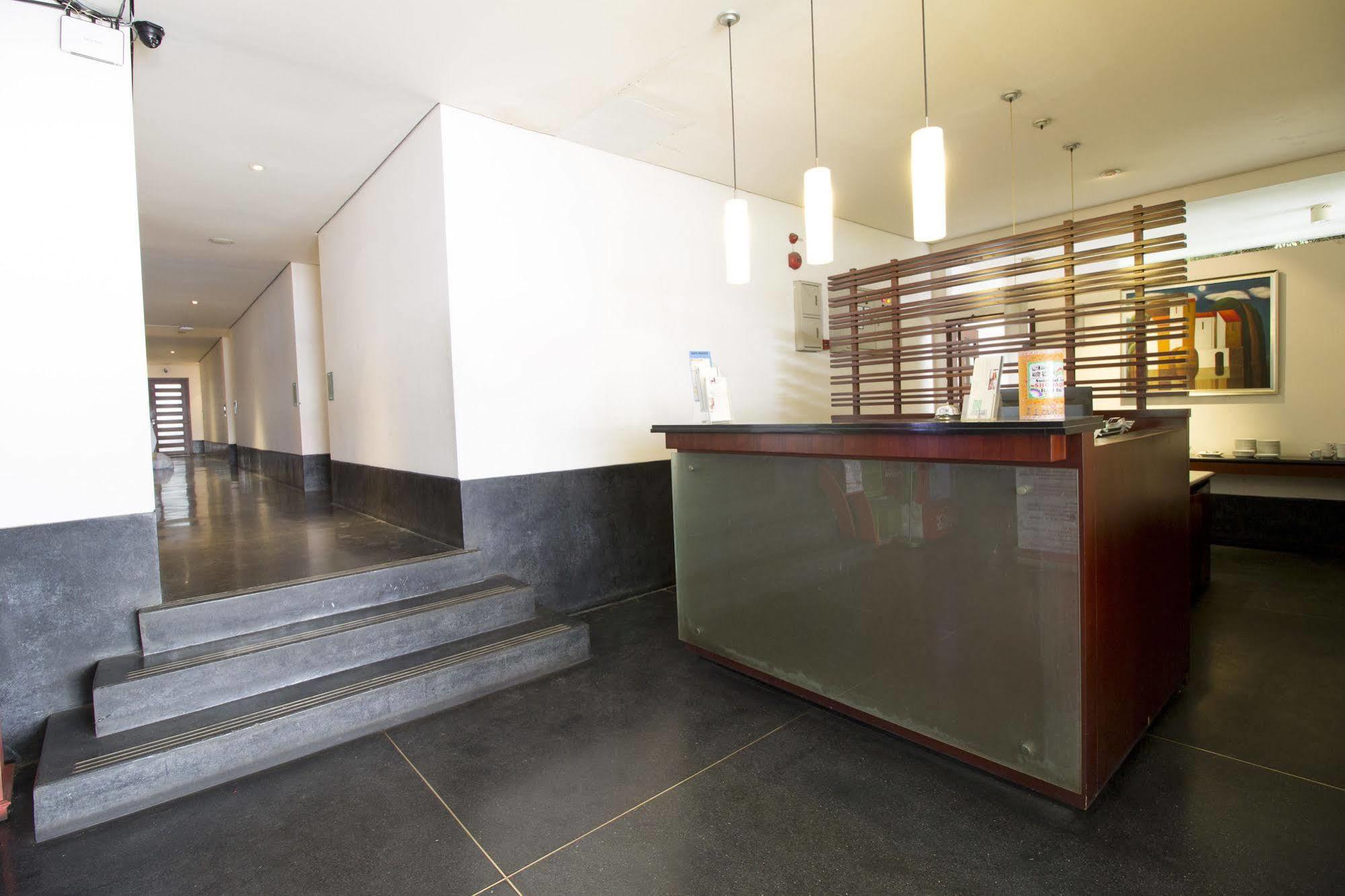 Hotel Reddoorz @ Gegerkalong Girang Bandung Esterno foto