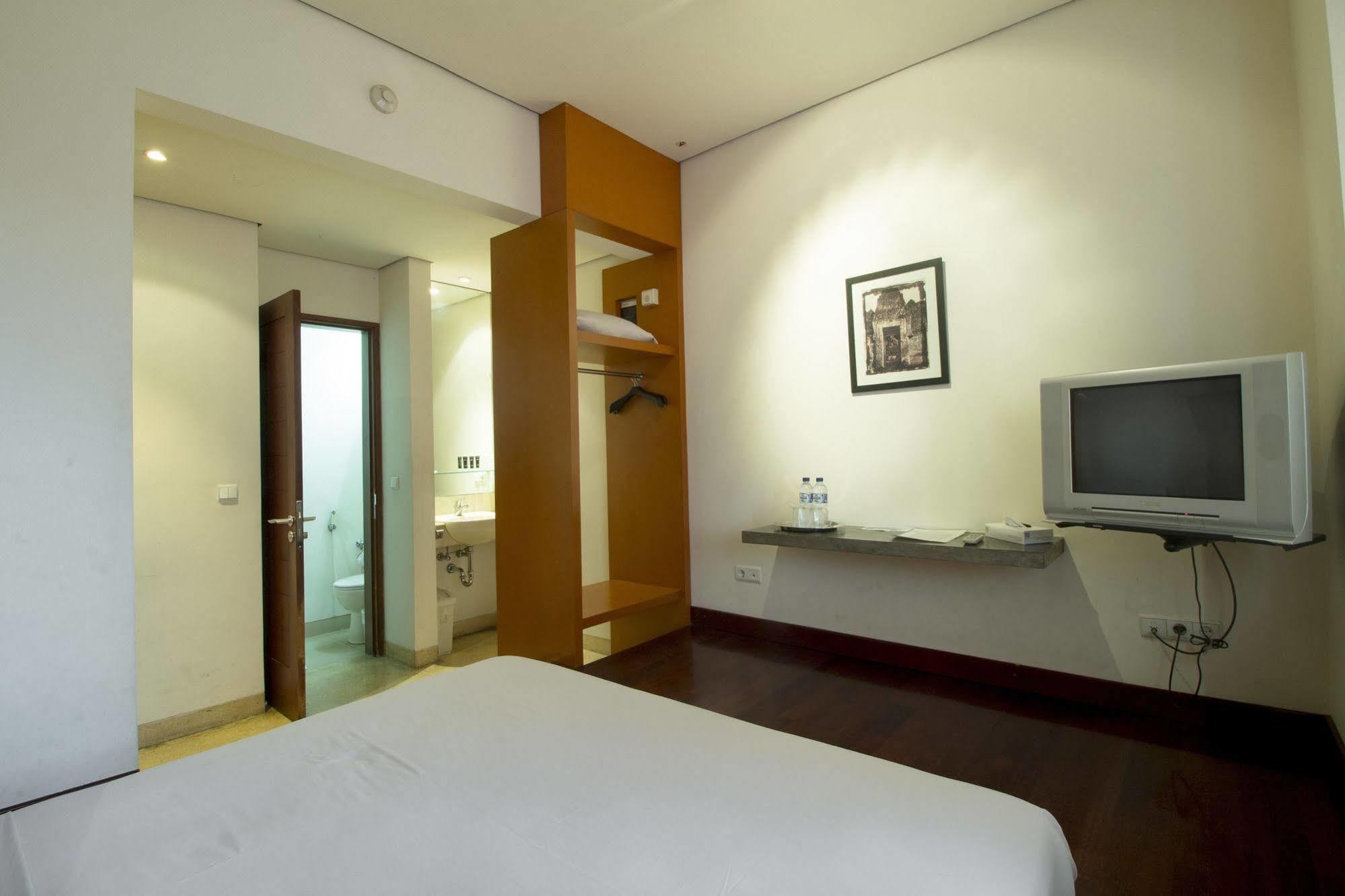 Hotel Reddoorz @ Gegerkalong Girang Bandung Esterno foto