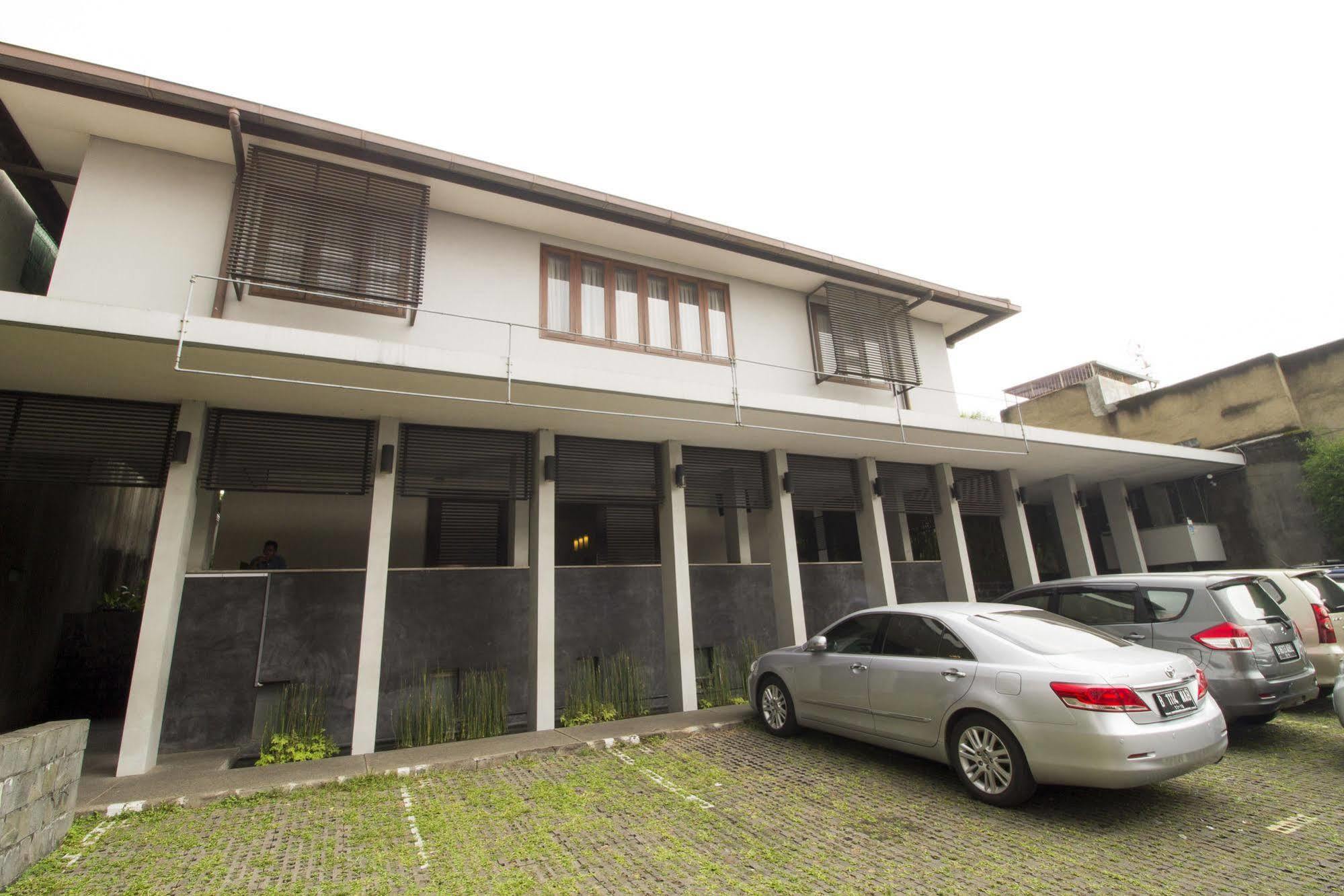 Hotel Reddoorz @ Gegerkalong Girang Bandung Esterno foto