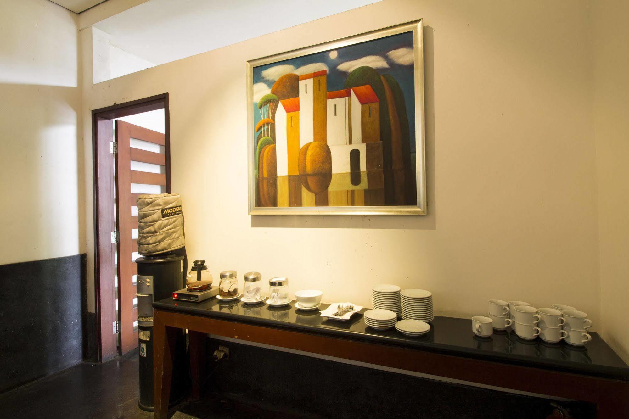 Hotel Reddoorz @ Gegerkalong Girang Bandung Esterno foto